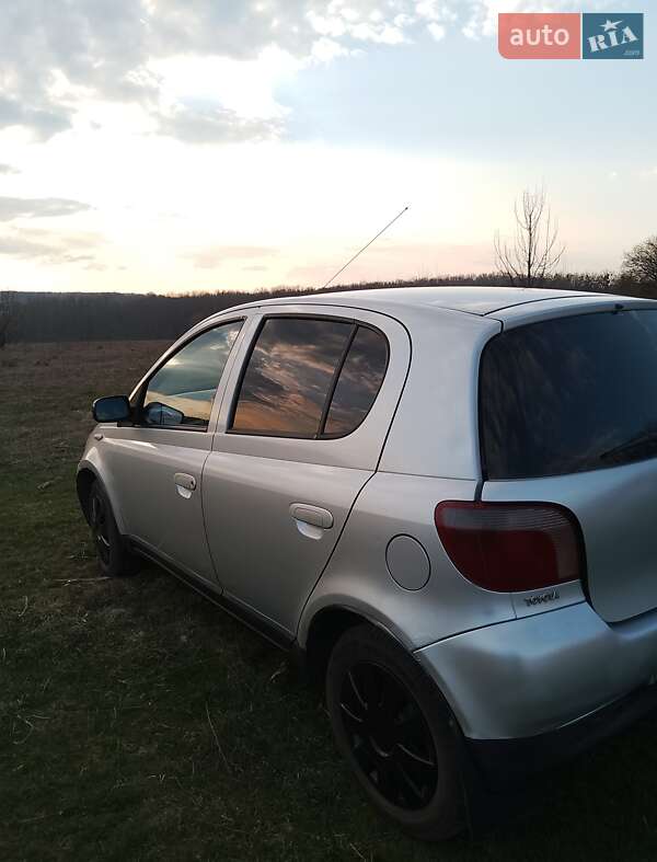 Хетчбек Toyota Yaris 2000 в Зіньківі