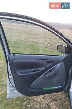 Хэтчбек Toyota Yaris 2000 в Зенькове
