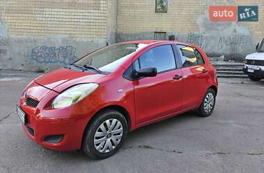 Хетчбек Toyota Yaris 2009 в 