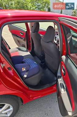 Седан Toyota Yaris 2014 в 