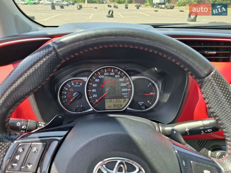 Седан Toyota Yaris 2014 в Одессе