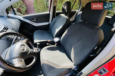 Хэтчбек Toyota Yaris 2011 в 