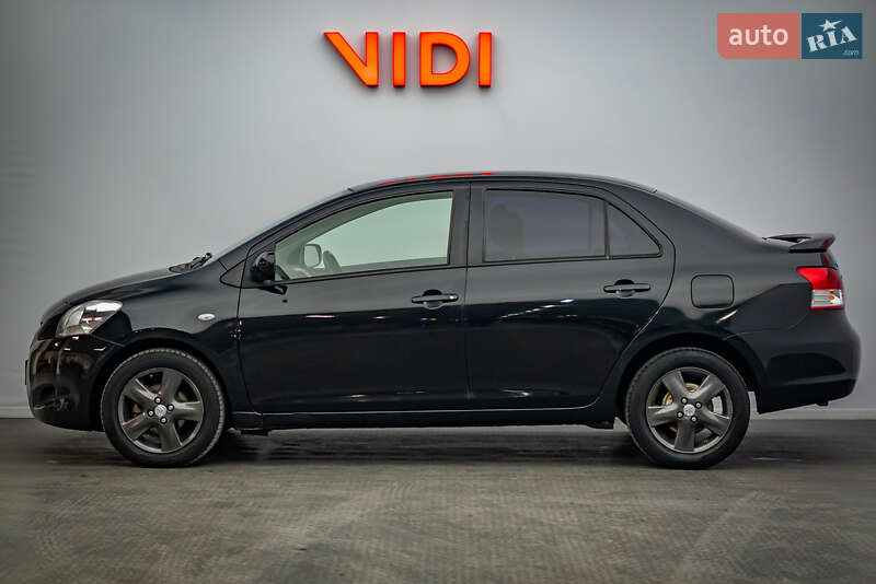 Седан Toyota Yaris 2007 в Києві