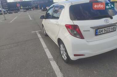 Хэтчбек Toyota Yaris 2013 в 