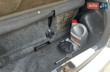 Хэтчбек Toyota Yaris 2001 в 