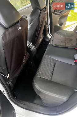 Хэтчбек Toyota Yaris 2021 в 