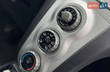 Хэтчбек Toyota Yaris 2007 в 