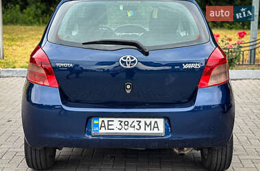 Хэтчбек Toyota Yaris 2007 в 