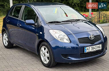 Хэтчбек Toyota Yaris 2007 в 
