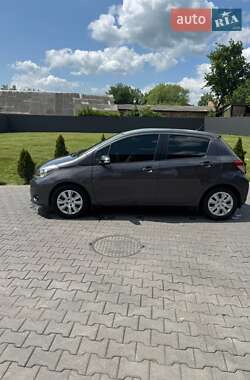 Хетчбек Toyota Yaris 2012 в Чернівцях