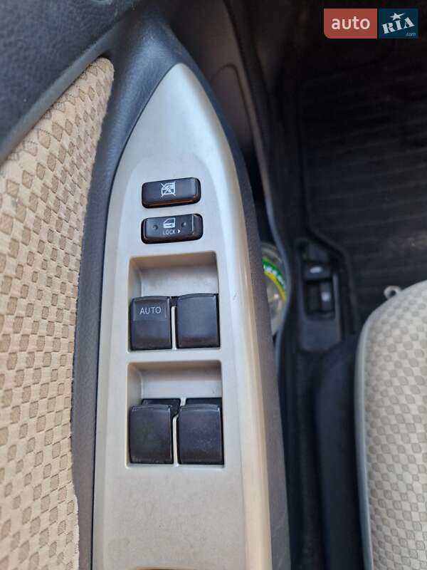 Седан Toyota Yaris 2007 в Києві