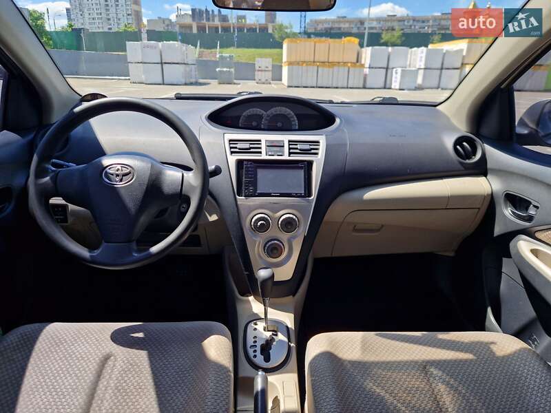 Седан Toyota Yaris 2007 в Києві
