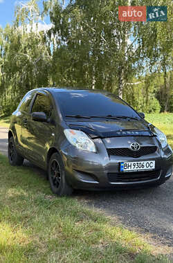 Хетчбек Toyota Yaris 2009 в 
