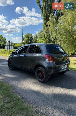 Хетчбек Toyota Yaris 2009 в 