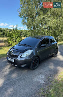 Хетчбек Toyota Yaris 2009 в 