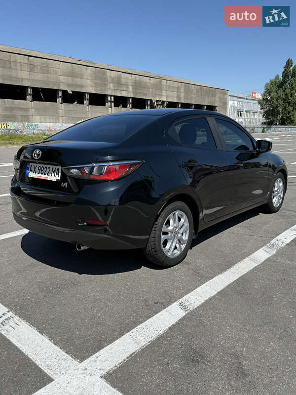 Седан Toyota Yaris 2017 в Полтаве