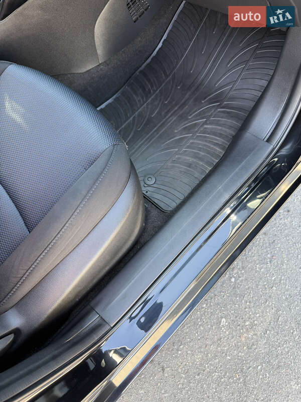 Седан Toyota Yaris 2017 в Полтаве