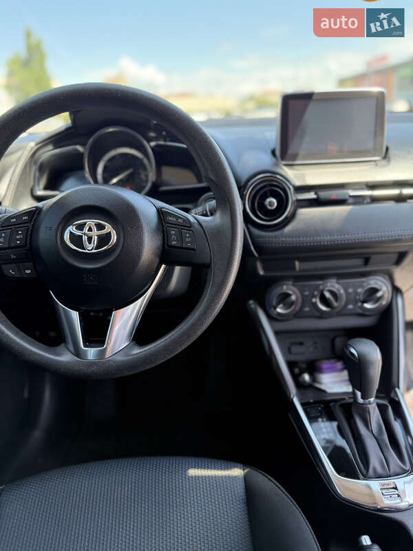 Седан Toyota Yaris 2017 в Полтаве