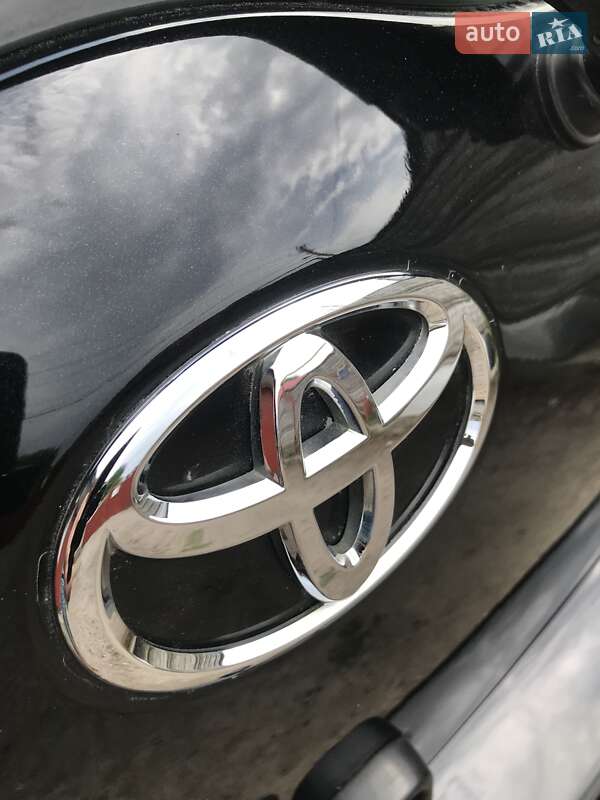 Хэтчбек Toyota Yaris 2011 в Умани