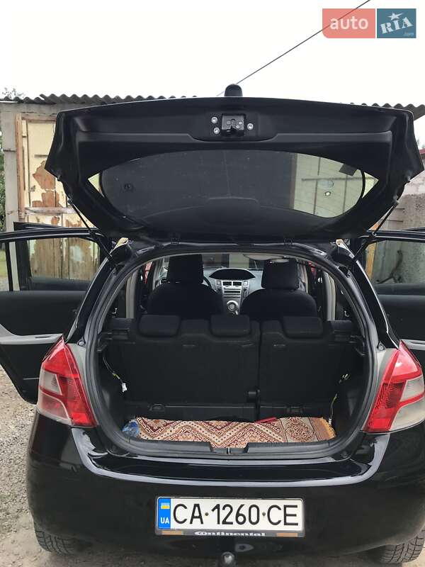 Хэтчбек Toyota Yaris 2011 в Умани