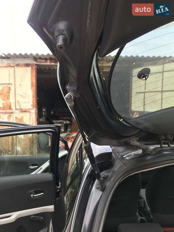 Хэтчбек Toyota Yaris 2011 в Умани