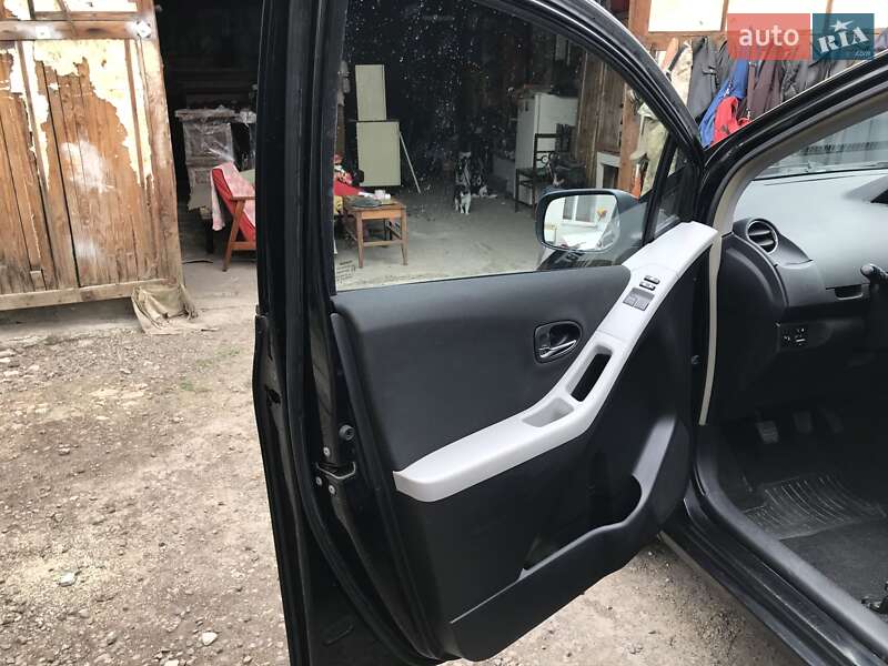 Хэтчбек Toyota Yaris 2011 в Умани