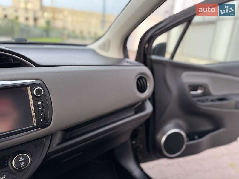 Хэтчбек Toyota Yaris 2016 в Харькове