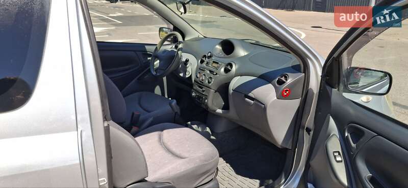 Хетчбек Toyota Yaris 2000 в Миколаєві