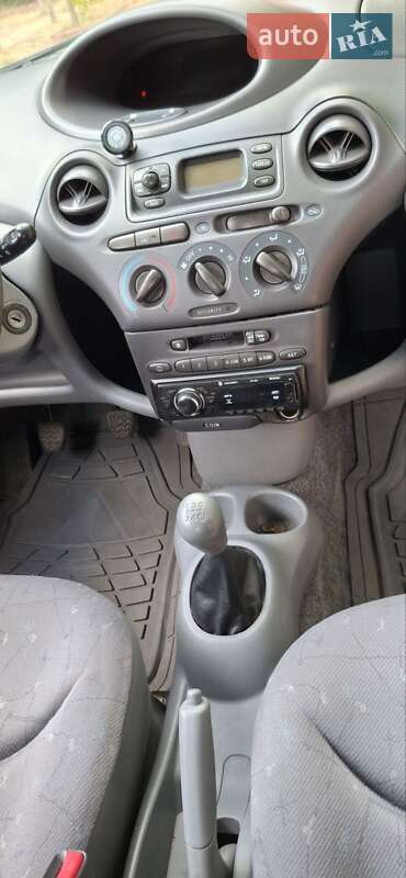 Хетчбек Toyota Yaris 2000 в Миколаєві