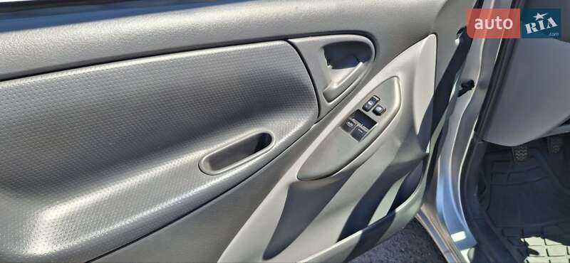 Хетчбек Toyota Yaris 2000 в Миколаєві