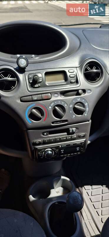 Хетчбек Toyota Yaris 2000 в Миколаєві