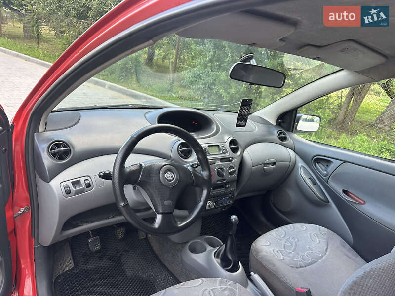 Хэтчбек Toyota Yaris 2000 в Львове