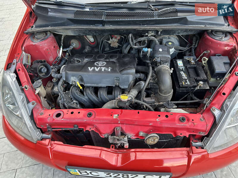 Хэтчбек Toyota Yaris 2000 в Львове