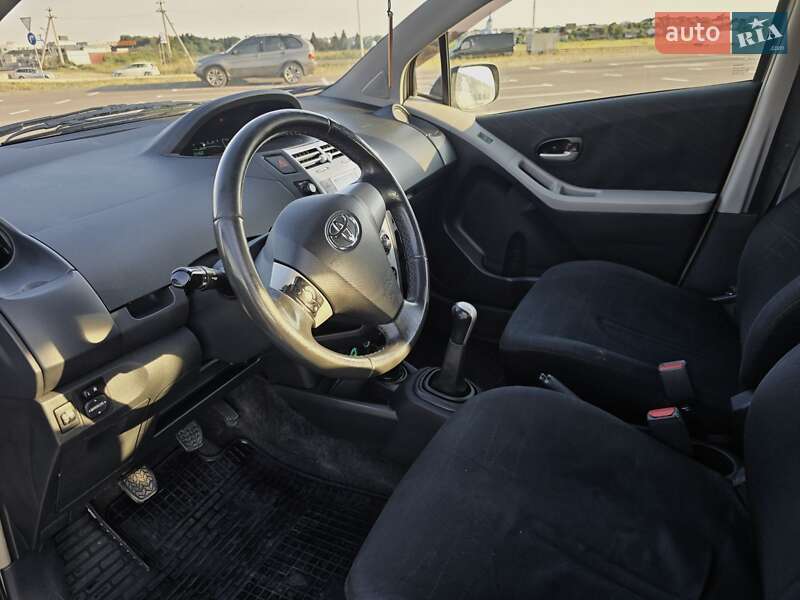 Хетчбек Toyota Yaris 2008 в Львові
