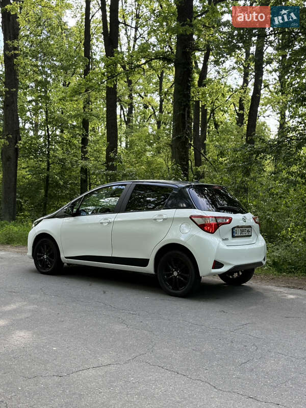 Хэтчбек Toyota Yaris 2017 в Киеве