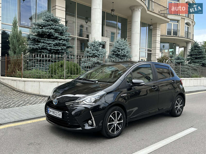 Хэтчбек Toyota Yaris 2018 в 
