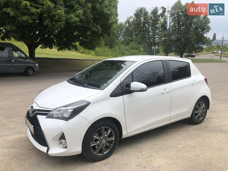 Хетчбек Toyota Yaris 2015 в Рівному