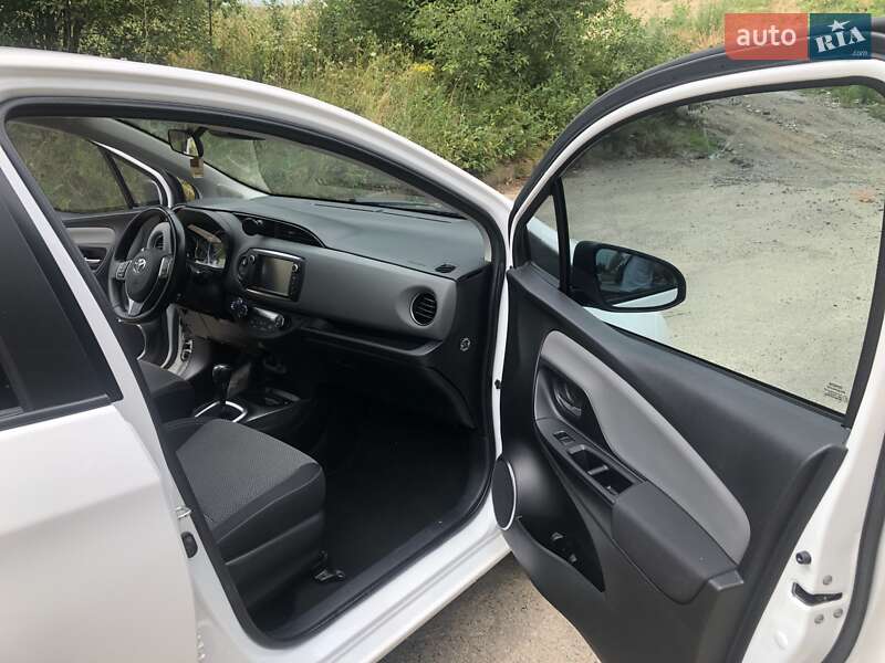 Хетчбек Toyota Yaris 2015 в Рівному