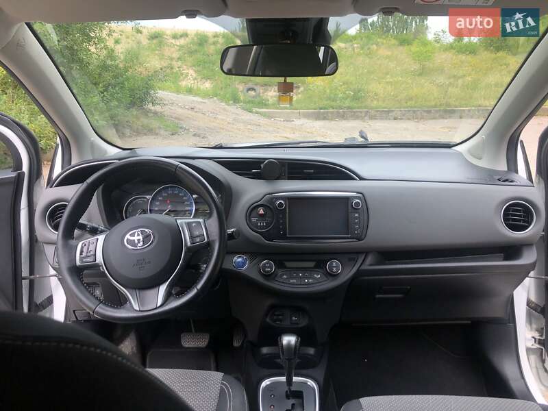 Хетчбек Toyota Yaris 2015 в Рівному