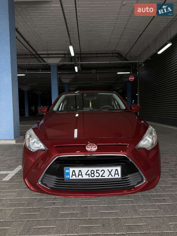 Седан Toyota Yaris 2016 в Киеве
