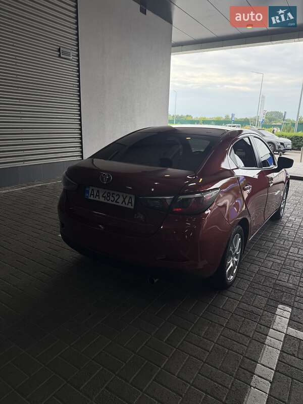 Седан Toyota Yaris 2016 в Киеве