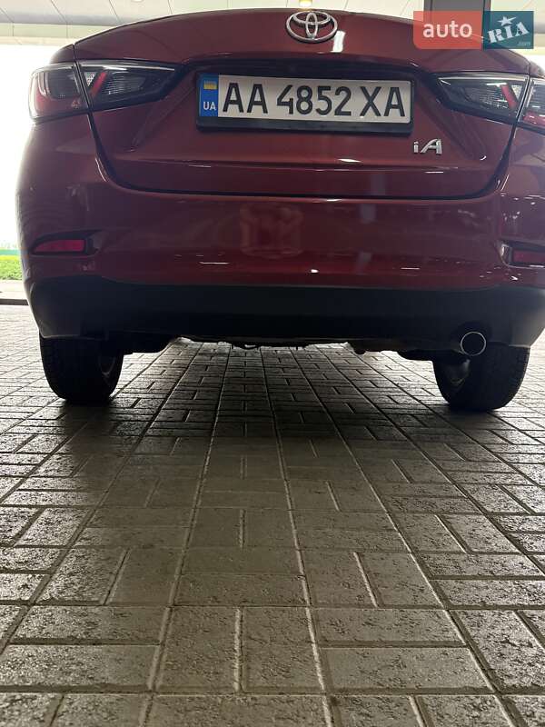 Седан Toyota Yaris 2016 в Киеве