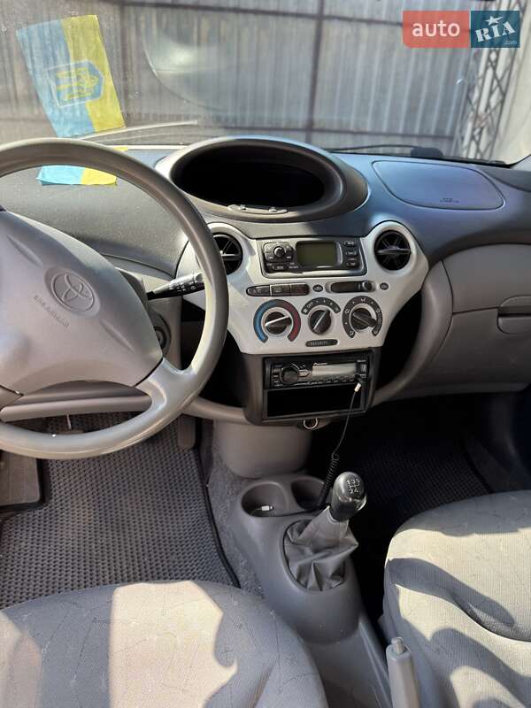 Хетчбек Toyota Yaris 2000 в Одесі