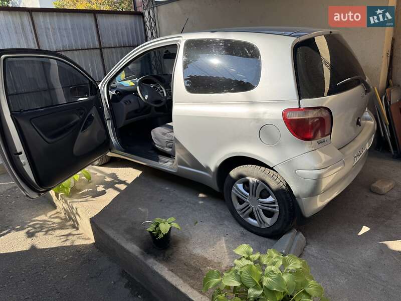 Хетчбек Toyota Yaris 2000 в Одесі