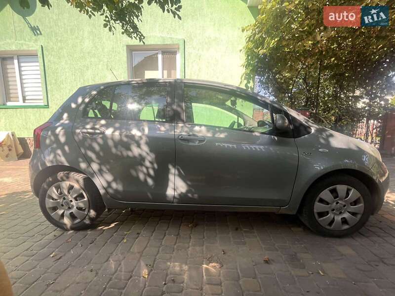 Хэтчбек Toyota Yaris 2006 в Стрые