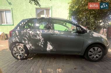 Хэтчбек Toyota Yaris 2006 в 