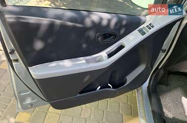 Хэтчбек Toyota Yaris 2006 в 