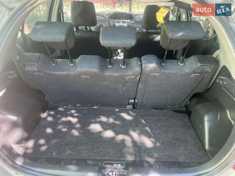 Хэтчбек Toyota Yaris 2006 в Стрые