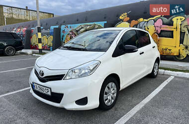 Хетчбек Toyota Yaris 2012 в Києві