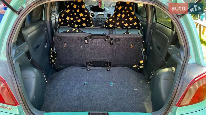 Хэтчбек Toyota Yaris 1999 в Ахтырке